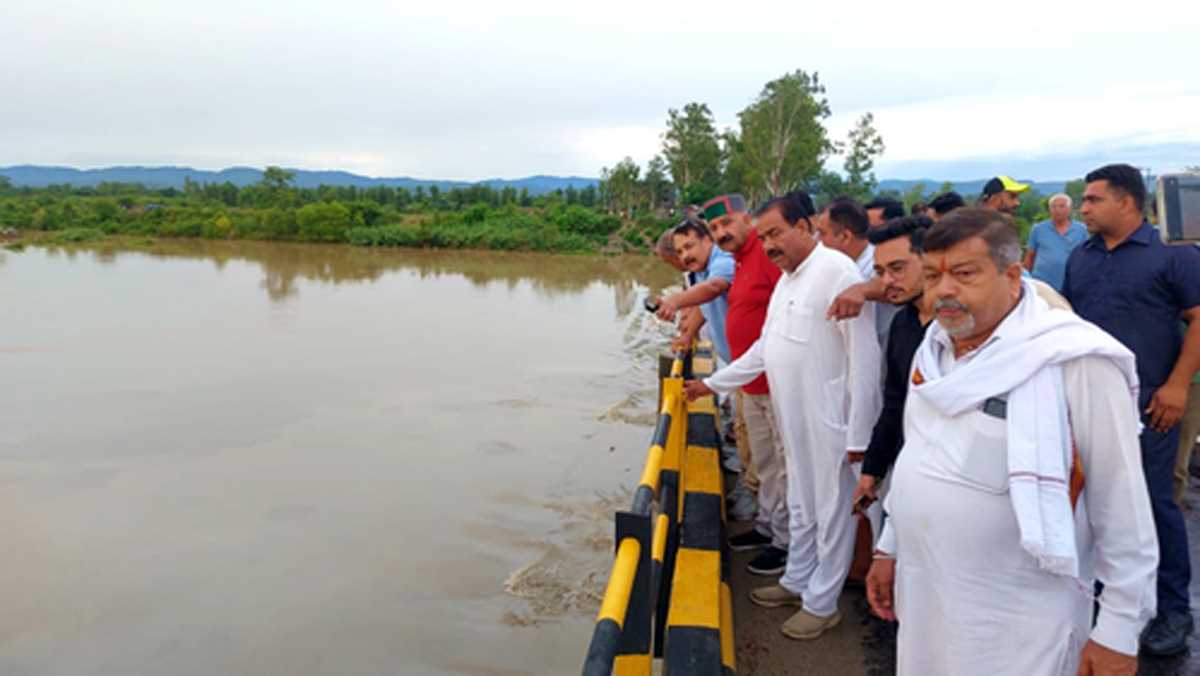 हिमाचल में भारी बारिश जारी रहने का अनुमान, यात्रा से बचने की सलाह